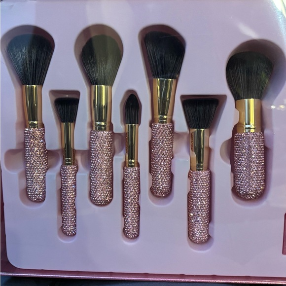 **ONLY 2 LEFT** GLITZ & GLAM LIMITED EDITION 30 Piece Essentials Collection - Picture 3 of 6